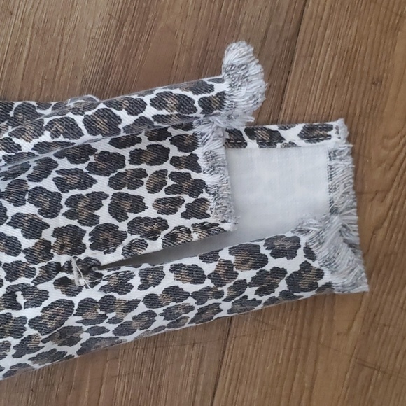 Current Elliott The Super Highwaist Stiletto Snow Leopard Slit Step Hem. - Picture 13 of 16